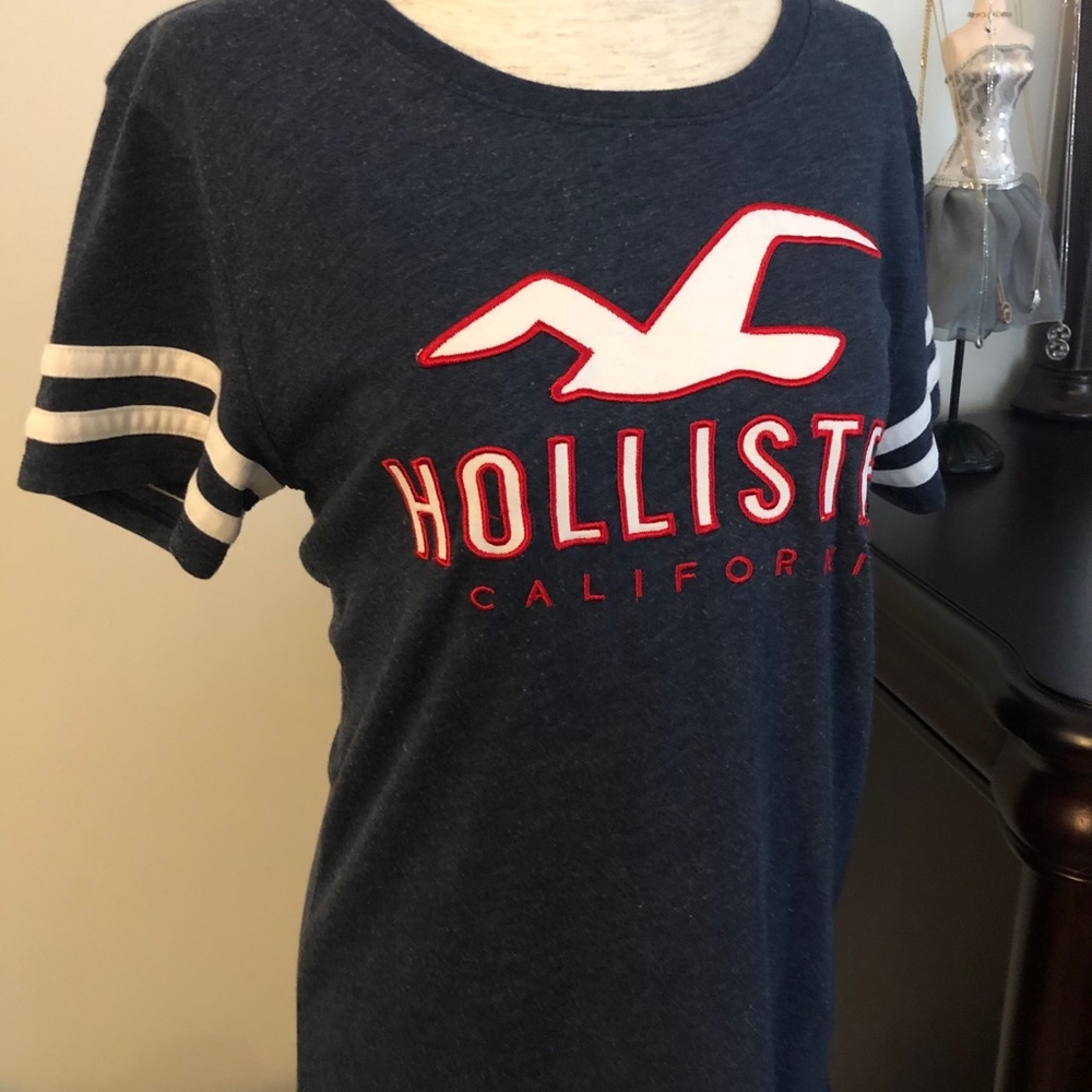 Hollister T-shirt Size Medium - Picture 2 of 3